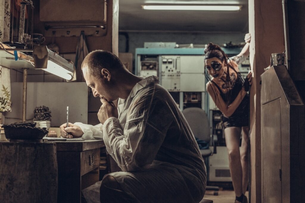 Профессор и оживший андроид