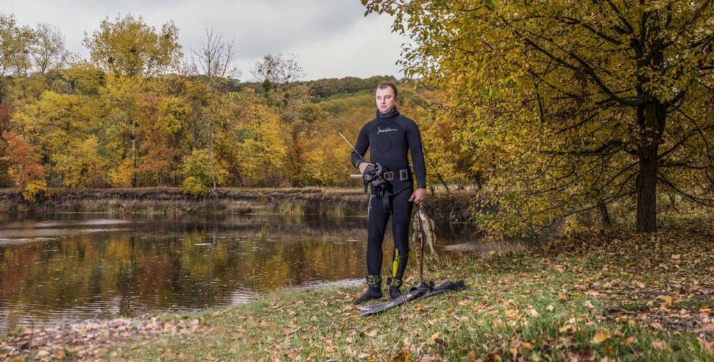 Подводный охотник с трофеями