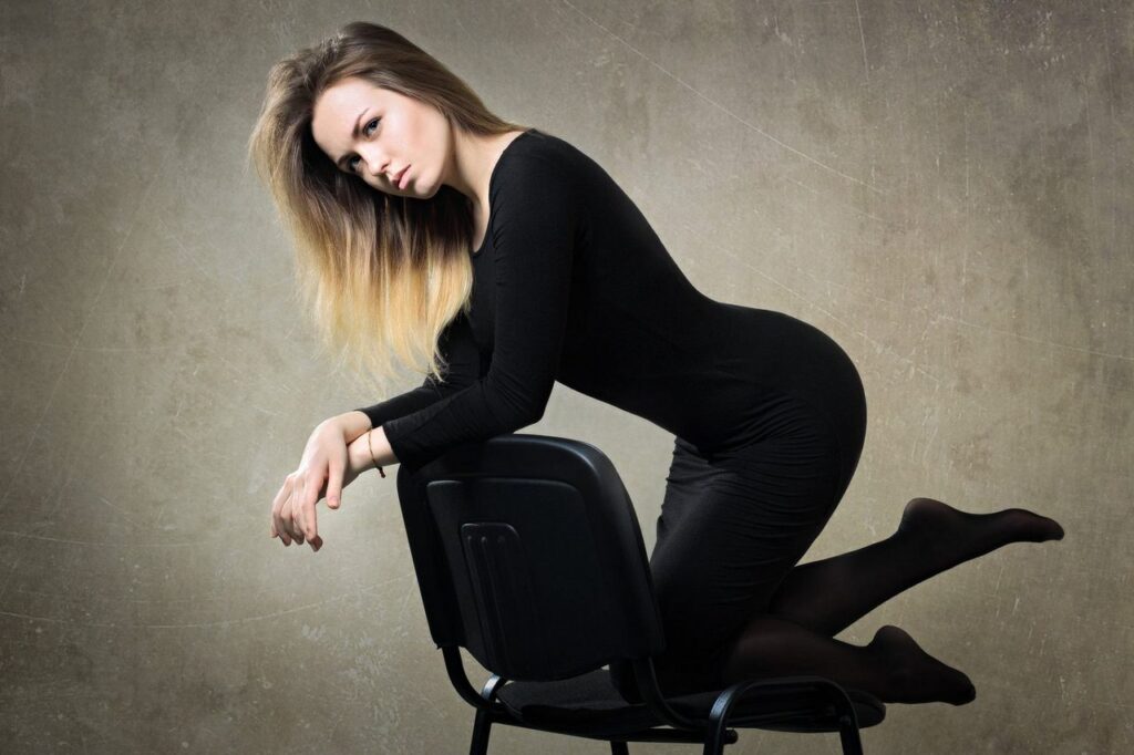 Девушка в студии