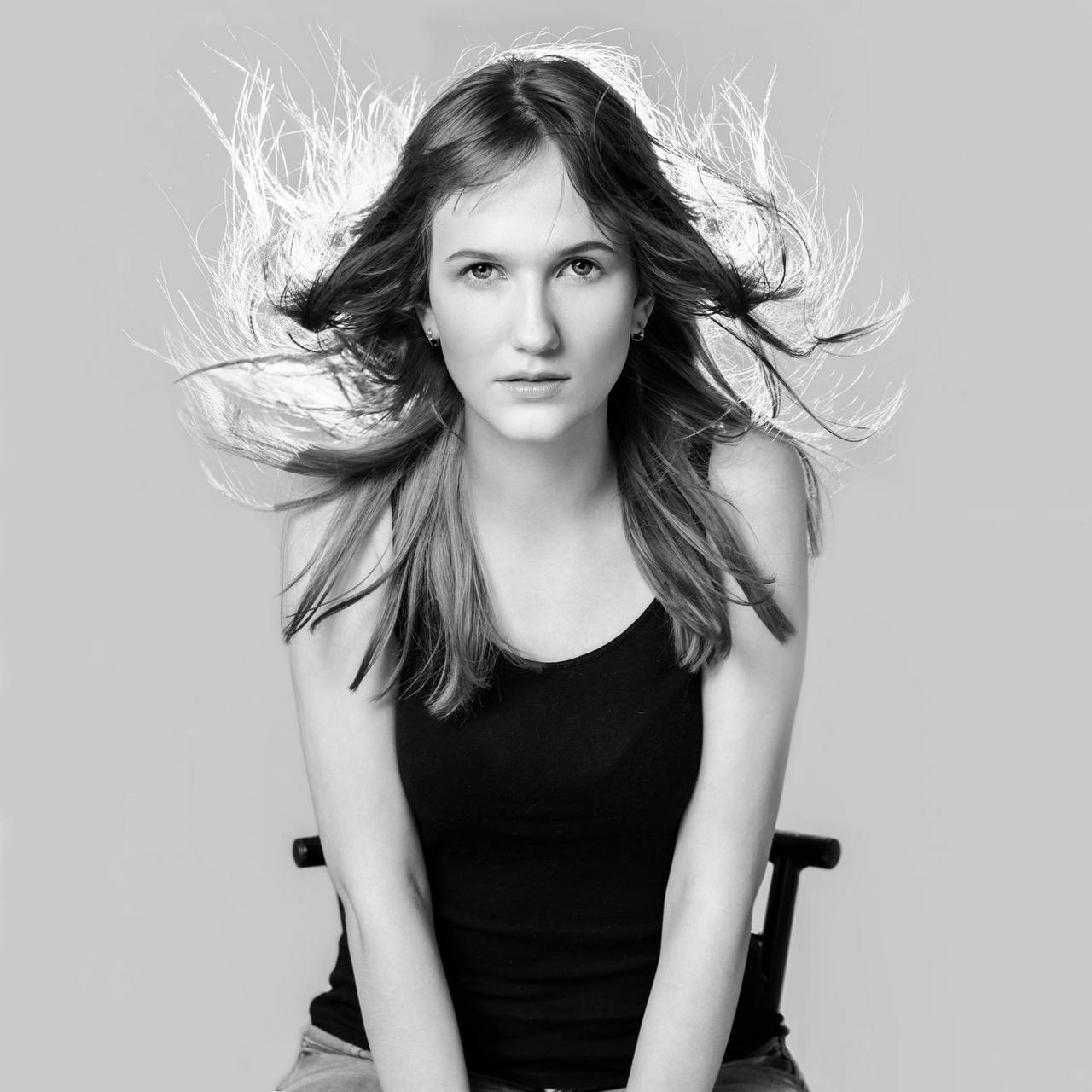 Портрет девушки в студии