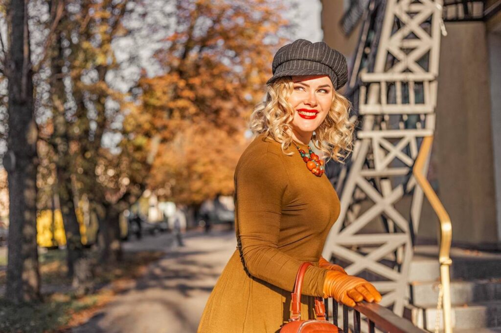 Блондинка в шляпе